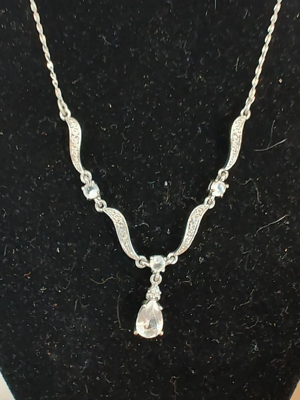 Kohl's Silver-Tone Teardrop Pendant Necklace with Matching Bracelet